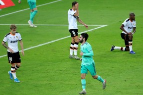 ag体育平台-里程碑夜！瓦伦西亚临场应变，NBA总决赛今晨刷纪录，压力陡增，医务组通报恢复