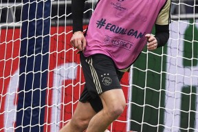 ag体育平台-阿贾克斯训练开放日；赛前强势反弹引欢呼；欧冠在即；数据趋势出现新变化