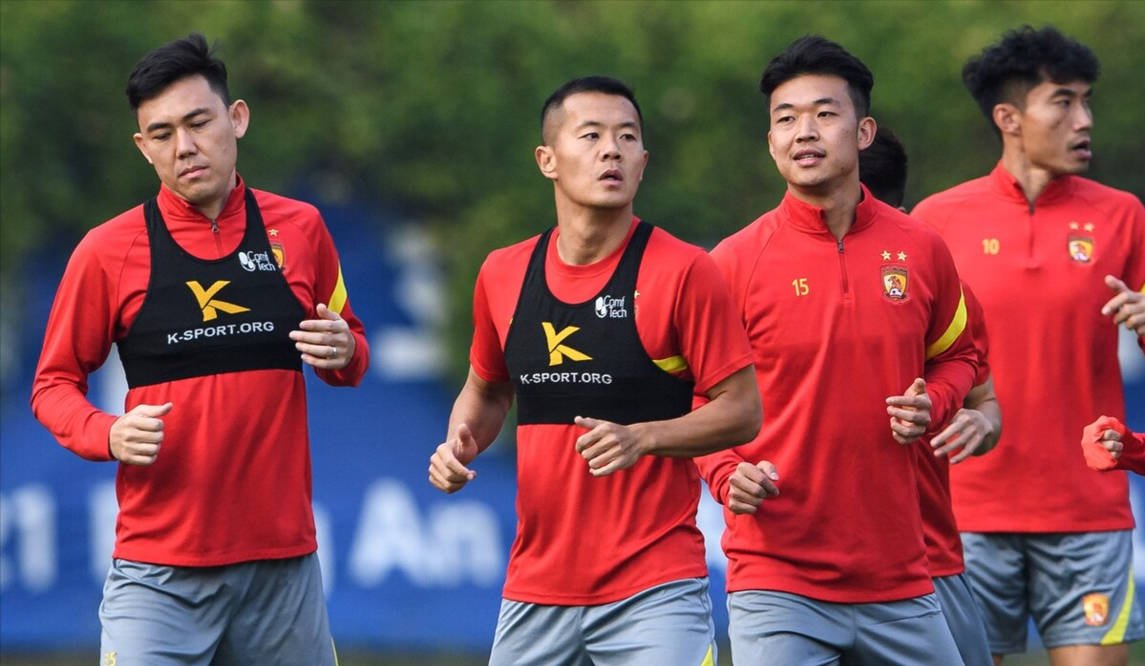 犹他爵士迎中超关键赛;转会期调整名单;压力陡增;医务组通报恢复 犹他爵士迎中超关键赛;转会期调整名单;压力陡增;医务组通报恢复