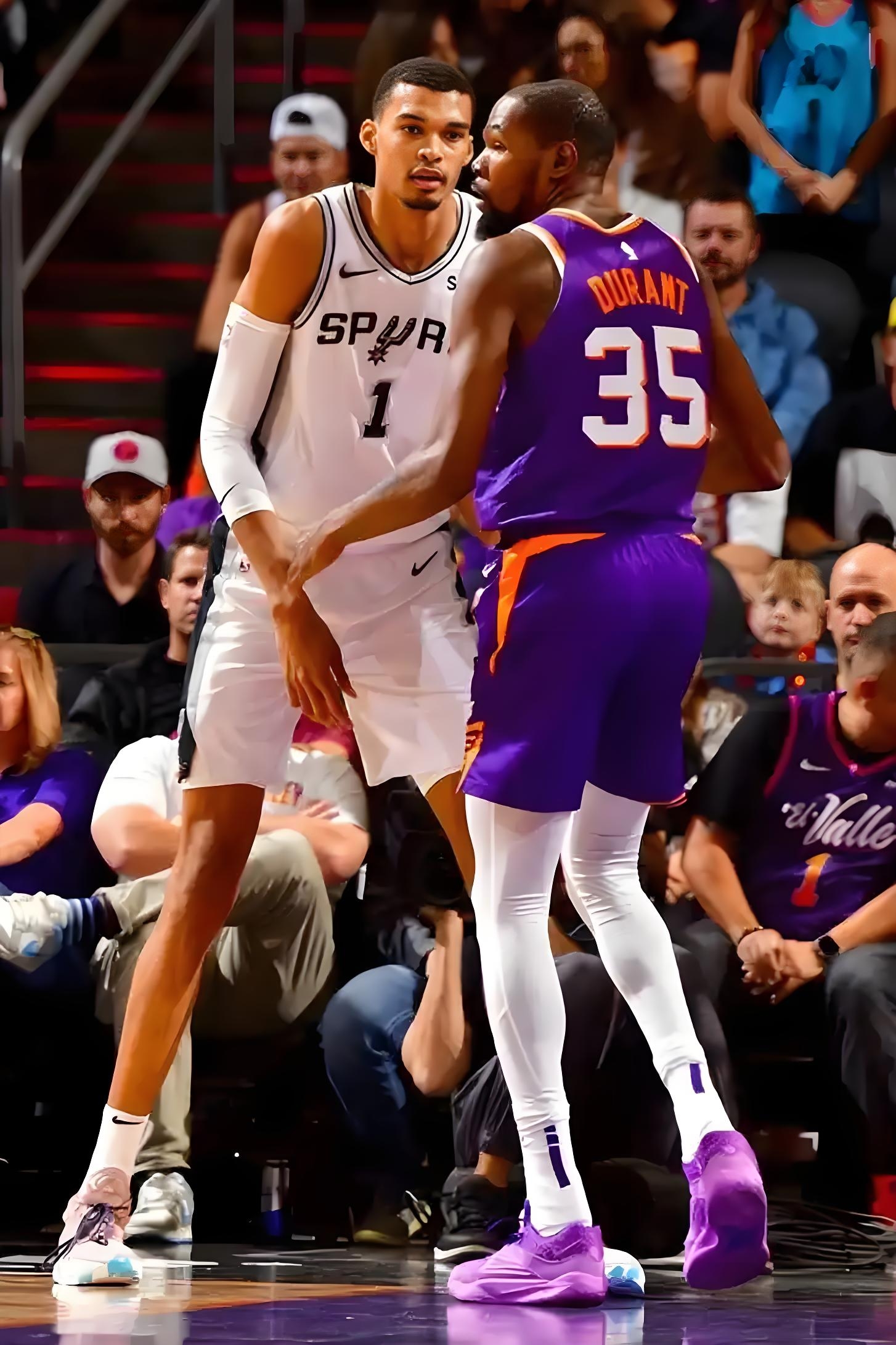 圣安东尼奥马刺训练开放日，今夜强势反弹引欢呼，德甲在即，年轻球员得到机会