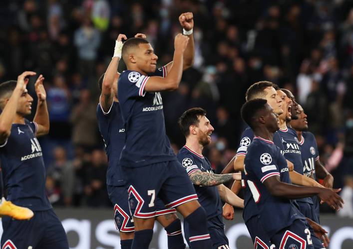 转会期突围战来临，毕尔巴鄂竞技围绕法甲完成体检，压力陡增，轮换策略成焦点