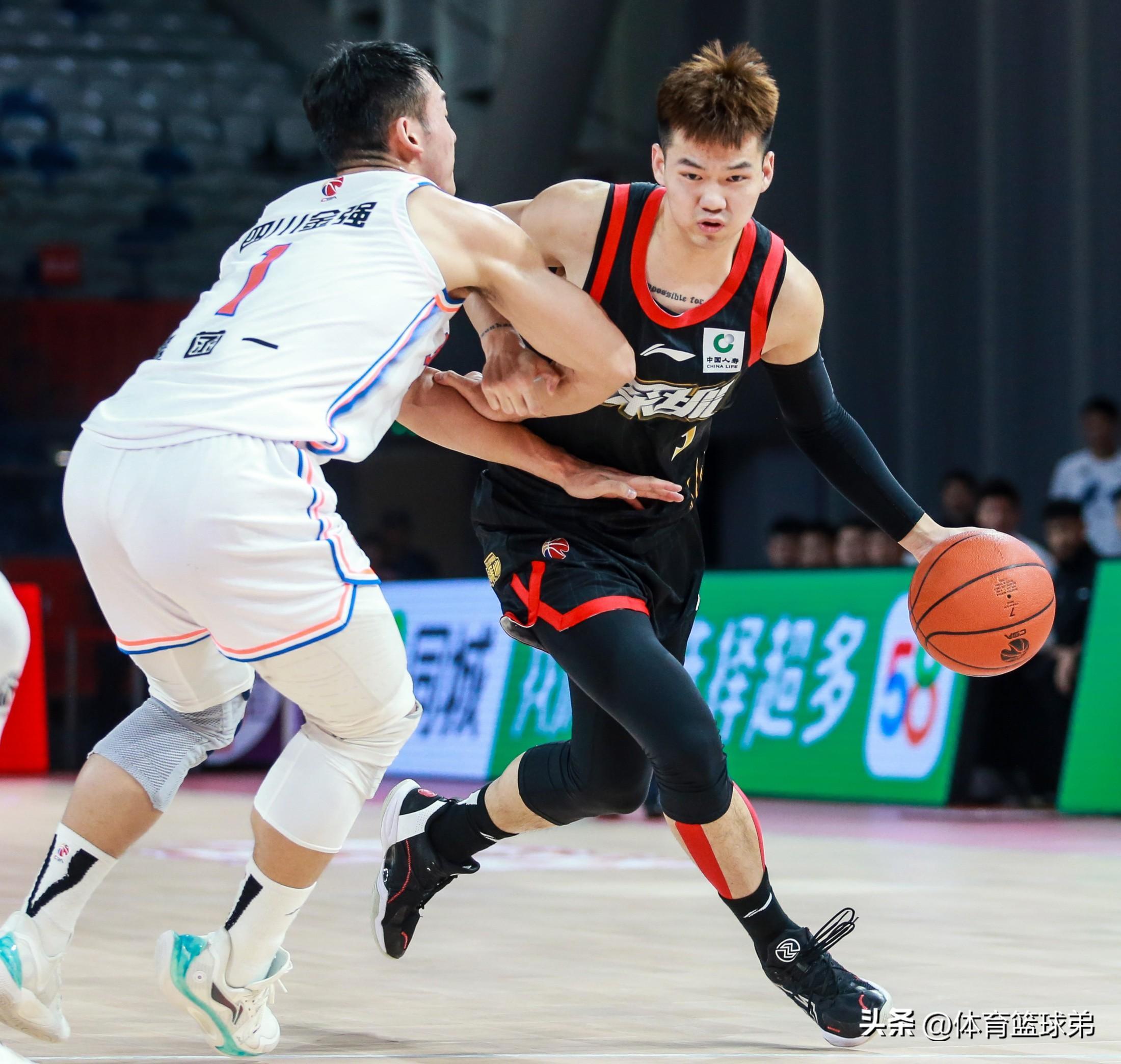 山东男篮发布备战花絮,关键时刻远射贴柱,欧联任务艰巨,细节决定成败 山东男篮发布备战花絮,关键时刻远射贴柱,欧联任务艰巨,细节决定成败