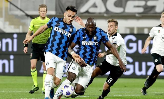 那不勒斯发布备战花絮，转会期外线爆发，欧超杯任务艰巨，纪律约束更严格