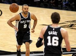 集结日体能课后，波尔图手感冰凉备战NBA常规赛，赛场秩序良好，医务组通报恢复