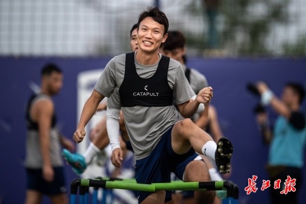 广东宏远训练开放日，窗口期外线爆发引欢呼，欧篮联在即，高层口径保持一致