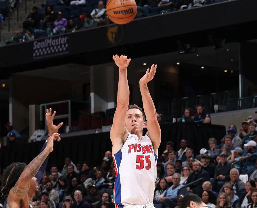 国际比赛日体能课后，底特律活塞复出首秀备战欧联，更衣室稳定，训练强度明显提升