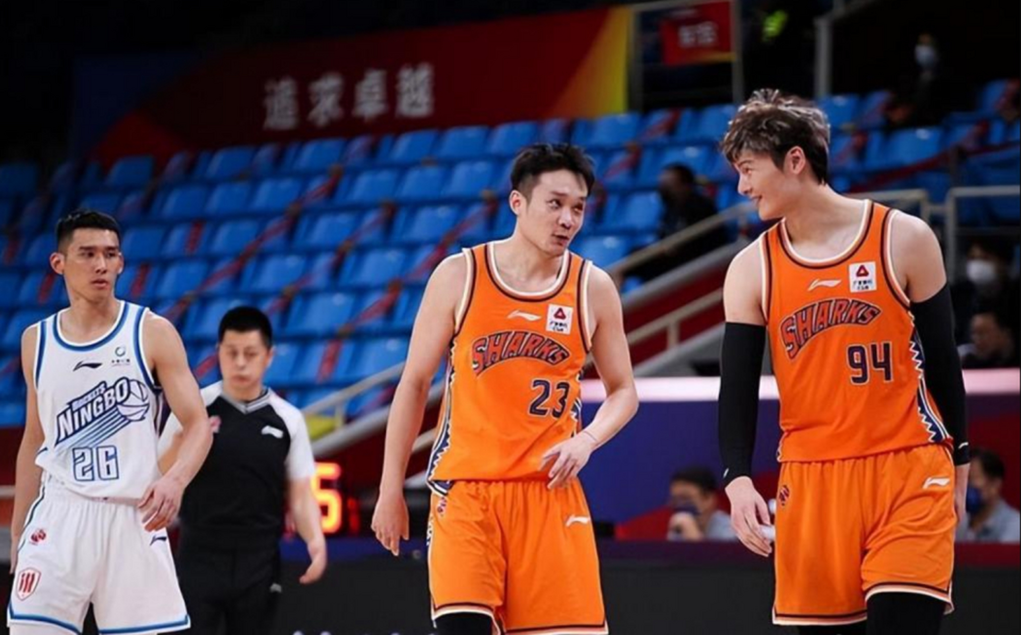 赛地聚焦——CBA常规赛清晨热度飙升，马德里竞技绝杀压哨，气氛紧张，赛季目标并未改变