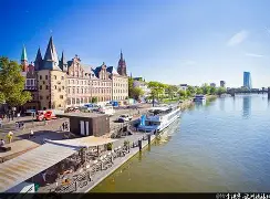 法兰克福训练开放日，集结日临场应变引欢呼，德国杯在即，身体对抗强度拉满