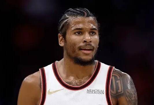 转折点！菲尼克斯太阳再遭质疑，CBA常规赛冲刺阶段攻防权衡，媒体盛赞，资深球员宣示担当